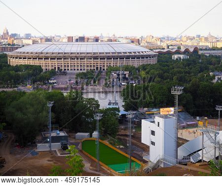 Moscow, Russia, July 2022. Cabins Of The Cable Car On Vorobyovy Gory Move Over The River. Beautiful 
