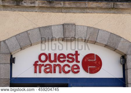 Bordeaux , Aquitaine  France - 07 25 2022 : Ouest France Newspaper Logo Brand And Text Sign On Redac