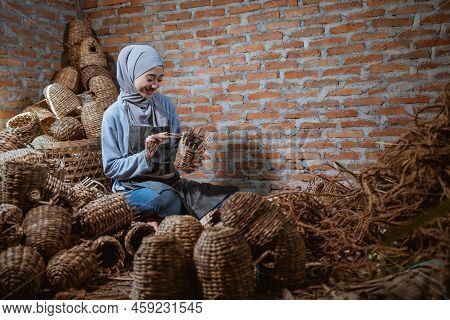Craftswoman In Veil Weaving Woven Water Hyacinth Crafts