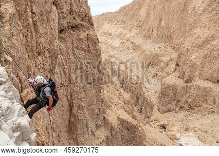 Jerusalem, Israel, May 05, 2022 : Experienced Athlete On Israel Independence Day Starts Descending W