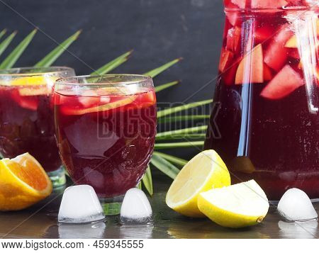 Low Alcohol Soft Drink Sangria. Glasses With Tinto De Verano. Orange Slices, Ice. Composition On A B