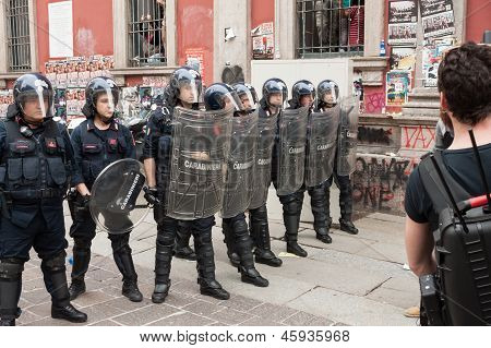 Alunos juntos para protestar em Milão