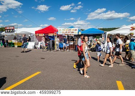 Wausau, Wisconsin, Usa, July, 30, 2022: 5th Annual Hmong Wausau Festival, People Trying The Asian Fo