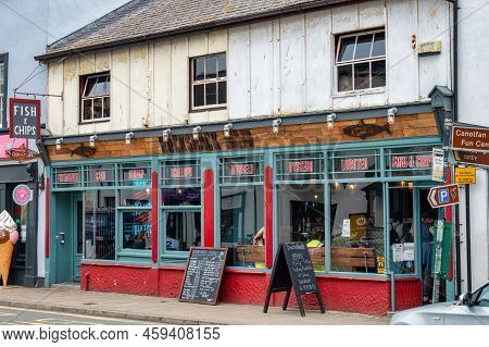 Beaumaris, Uk- July 8, 2022: The Sign For The Dockshack In Beaumaris On The Island Of Anglesey Wales