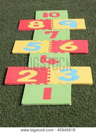 กระโดด Scotch บนสนามหญ้าสีเขียว