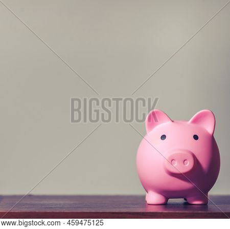 Online Banking And Internet Banking Savings Concept, Online Investment Savings, Online Stock Investo