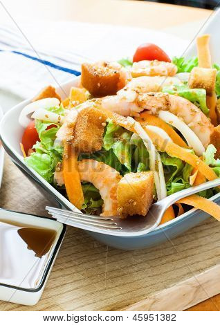 Salat mit Garnelen