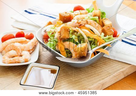 Salat mit Garnelen