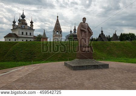 Yuryev-polsky, Russia - August 10, 2021: Monument To The Founder Of The City Yuri Dolgoruky. Yuryevs