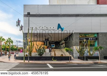 Santa Cruz De Tenerife, Spain - November 24, 2021: Meridiano Shopping Center In Santa Cruz De Teneri