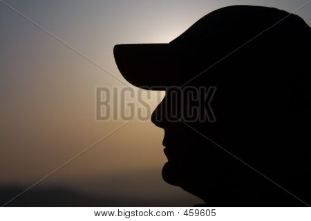 Mann mit Cap silhouete