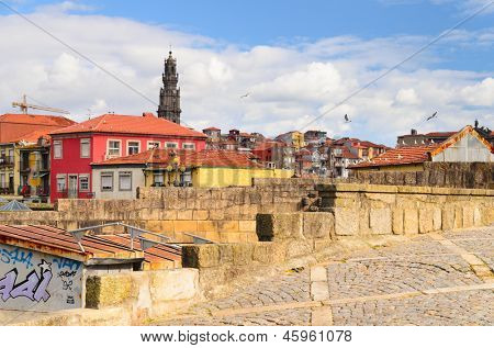 byen tagene og tårn af Clerigos kirke, Porto, Portugal