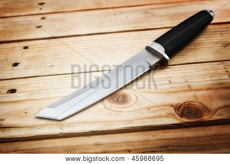 Tanto kniv på træ baggrund