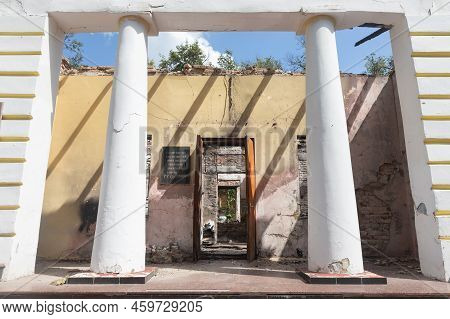 Kharkiv Reg, Ukraine - Jul. 30, 2022: Entrance To The Museum Of Ukrainian Philosopher Hryhoriy Skovo