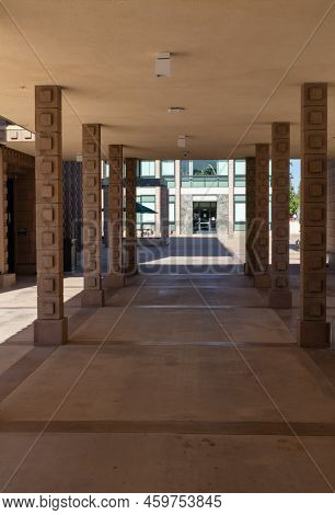 Claremont, Ca - August 13 2022: Outdoor Corridor On The Campus Of Harvey Mudd College