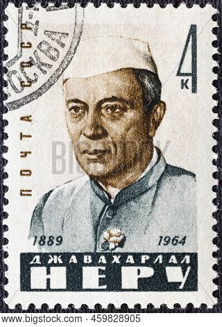 Ussr - Circa 1964: Stamp Printed In Ussr Russia Shows Portrait Of Jawaharlal Nehru - Indian Prime Mi