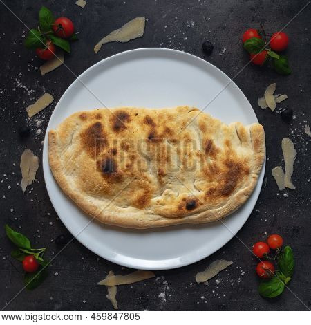 Delicious Italian Pizza Comico Style - Stuffed Pizzad