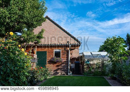 Stroe, Gelderland, The Netherlands, 07 12 2022 - Garden Shed, Green Lawn And Blue Sky Of A Residenti