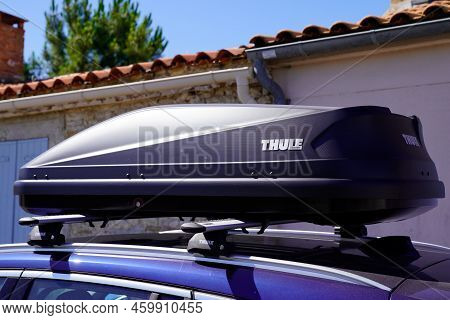 Bordeaux , Aquitaine  France - 08 15 2022 : Thule Logo Brand And Sign Text On Car Displays Carriers 
