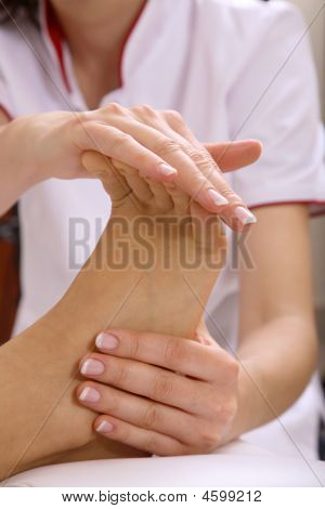 นวดเท้า