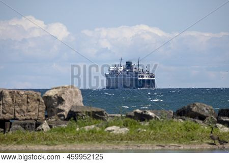Manitowoc, Wi Usa  August 11 2022: The Ferry S.s. Badger Sails From The Port Of Manitowoc, Wisconsin