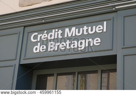 Bordeaux , Aquitaine  France - 08 15 2022 : Credit Mutuel De Bretagne Sign Text Bank Office Wall Ent