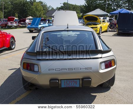 1985 Silver Porsche 928-s Rear View