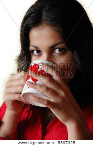เครื่องดื่มผู้หญิงสวยงามจากการ Mug