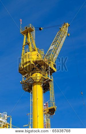 Crane operation on the platform, transfer cargo or heavy lift on work site