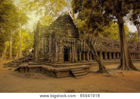Sunrise over Ta Phrom