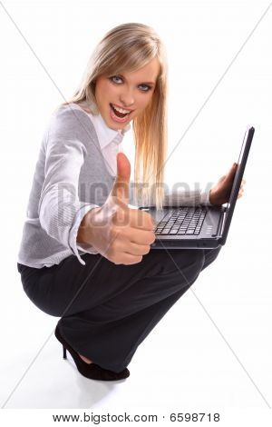 Krásná dívka, pracovat na notebooku
