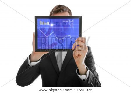 Unternehmer holding einen Touchpad pc, Überprüfung der Börse, isoliert auf weiss