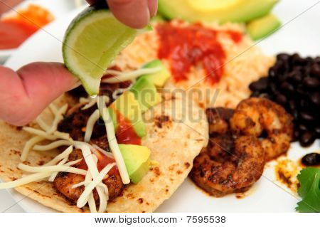 Wyciskanie wapna na krewetki Taco