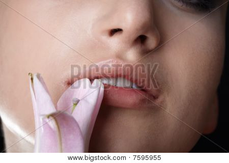 Modell mit Blume