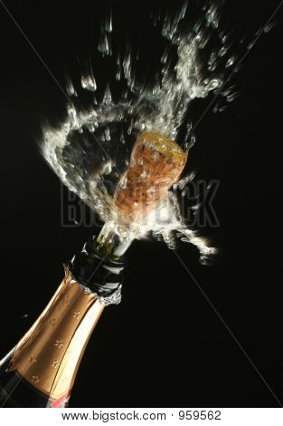 Bottiglia di Champagne pronta per la celebrazione