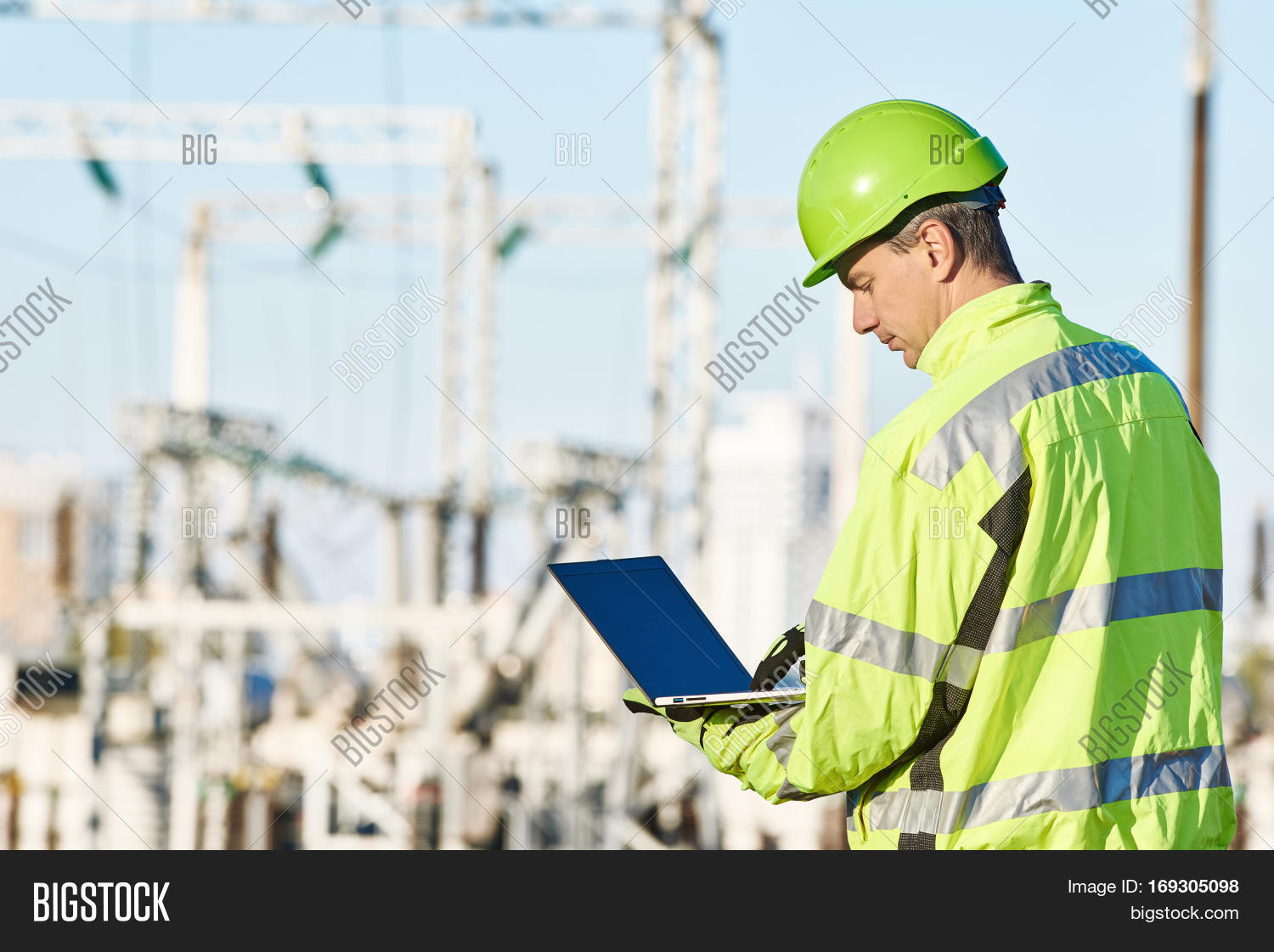 Service Eng Service Engineer Image & Photo (Free Trial) | Bigstock