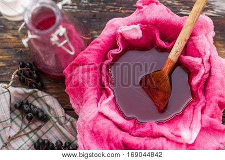 Clarification Tincture Chokeberry Through Fabric Gases