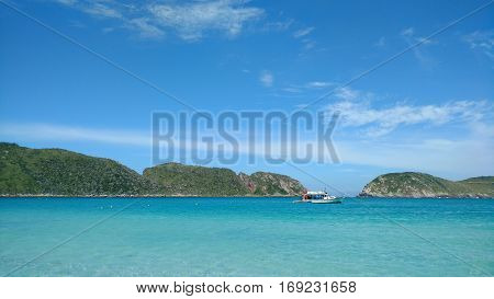 Praia exótica com beleza natural e águas cristalinas