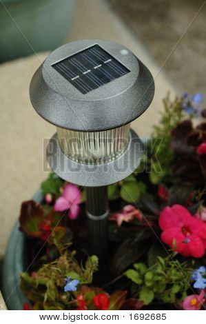 Solar valaistus kukkaruukku