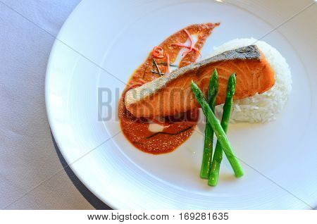 Pan seared salmon with choo chee sauce