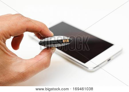 Smartphone battery swelling / Risk of using smartphone / Posibility of smartphone battery explosion