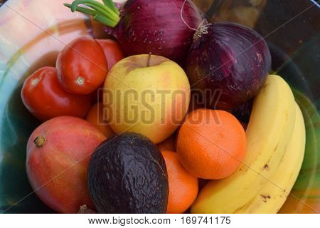 Organic onions tomatoes apples mangoes avocados bananas tangarines