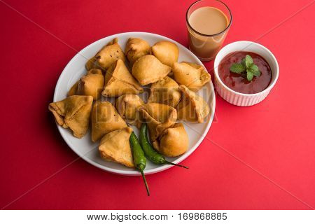 small samosa or mini samosa with sauce and hot tea