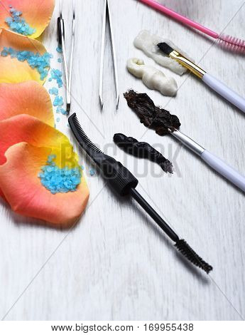 Hair Dye, Makeup Sponge, Brushes, Eyebrow Brush, Tweezers