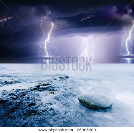 Summer storm cominciando con fulmini
