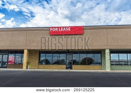 Sevierville, Tn / United States - October 15, 2018: Horizontal Shot Of Retail Space Available In An 
