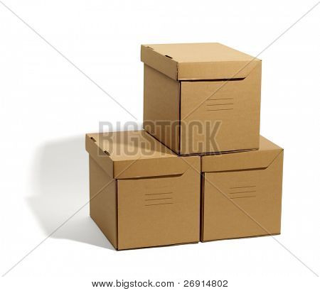 Karton-Boxen isoliert, echte Schatten, Beschneidungspfad