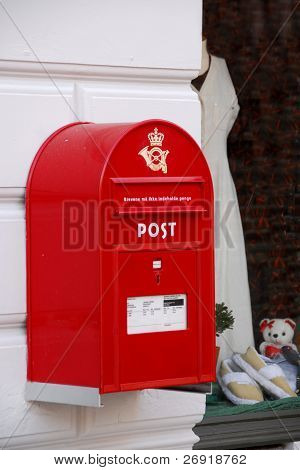Tanskan punainen postilaatikko