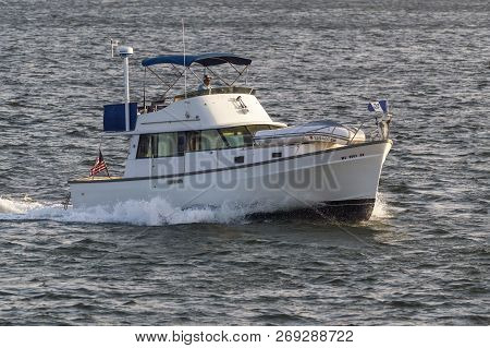 Fairhaven, Massachusetts, Usa - August 29, 2018: Motor Yacht Summersalt Crossing Choppy Acushnet Riv