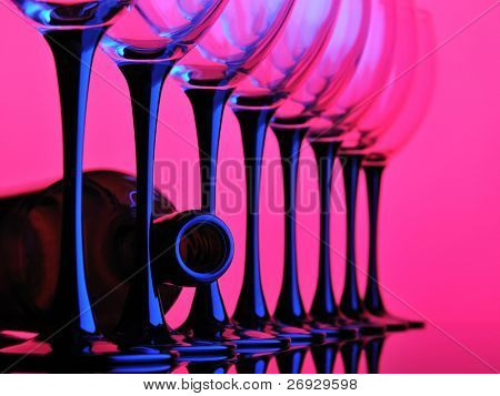 Resumen Copa de vino rosado y azul del color